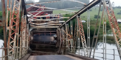 Colaps uno de los puentes de acceso a la localidad de Sarand del Y