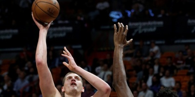 Nuggets y Sixers imponen su poder ofensivo