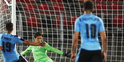 Uruguay se enfrenta a Ecuador con la necesidad de ganar para mantener ttulo