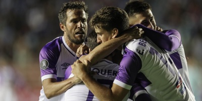 Defensor Sporting golea al Bolvar