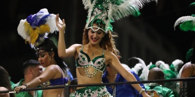 Escuelas de Samba desfilan por 18 de Julio
