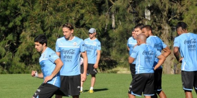 Con equipo confirmado juega la celeste ante Om�n