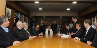 Gobierno firm el contrato para la construccin del Ferrocarril Central