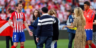 Godn recibe, emocionado, el cario de su aficin