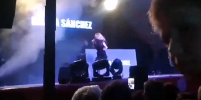 La cantante Marta Snchez debi retirarse de un escenario luego de que le tiraran huevos desde el pblico
