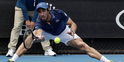 Cuevas debuta con victoria en Lyon