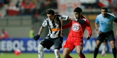 Unin La Calera sorprende y toma ventaja ante el Atltico Mineiro