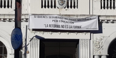 Diputado cursa pedido de informes por cartel contra "Vivir Sin Miedo" en la fachada de un liceo en Pocitos