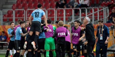 Uruguay y Nueva Zelanda sellan su pase a los octavos de final