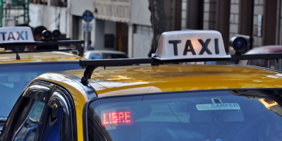 Taxistas paran ante tratamiento de registro de conductores de Uber en la Junta