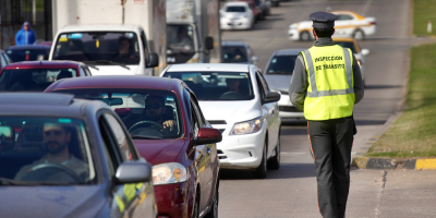Comenzaron a fiscalizar vehculos que circulen en Montevideo con deuda de patente mayor a cinco aos