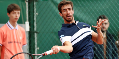 Cuevas accede a tercera ronda tras la retirada de Edmund