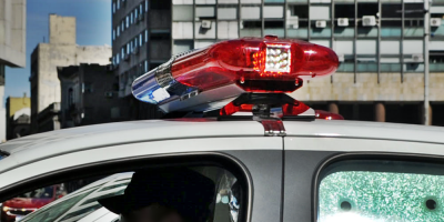 Otro polic�a result� herido tras quedar en medio de una balacera