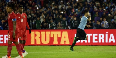 Uruguay gana con goles de Gmez, Surez y Valverde y ya piensa en Brasil