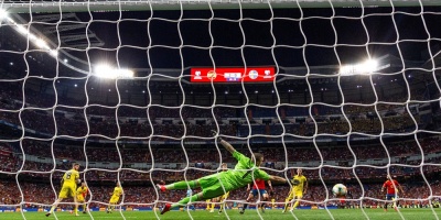 Espaa y Polonia, pleno; Kosovo hace historia
