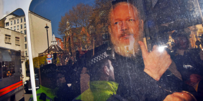 El Reino Unido firma la orden de extradici�n de Assange a EE.UU.
