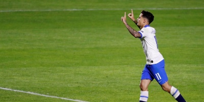 Coutinho y el VAR alivian el estreno de Brasil