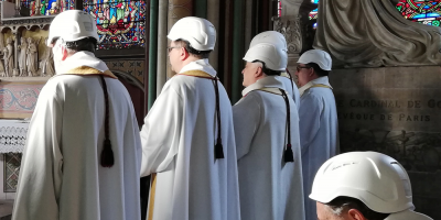 Notre Dame celebr� en condiciones precarias su primera misa tras el incendio