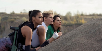 "Charlie's Angels" retoman el vuelo con Kristen Stewart y Elizabeth Banks