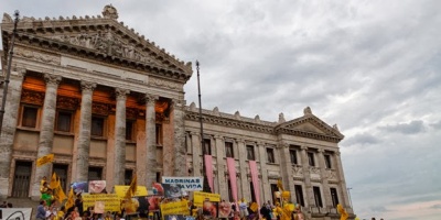 Marcha al Parlamento de Grupos Pro Vida a dos a�os de la legalizaci�n del aborto