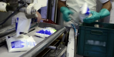 Productores lecheros inician recolecci�n de firmas para entregar a V�zquez