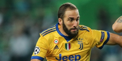 Higua�n es ovacionado por afici�n Juventus a la espera de dirimir su futuro