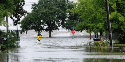 Barry llega a Luisiana como tormenta tropical y con riesgo de inundaciones