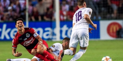 La Fiorentina remonta ante el Guadalajara, en el partido inaugural