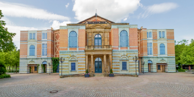 Un nuevo Wagner multimedia con drag y drones triunfa en Bayreuth