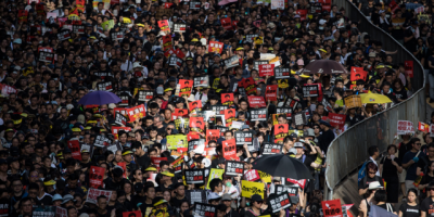 Manifestantes en Hong Kong desobedecen restricciones policiales por segundo d�a