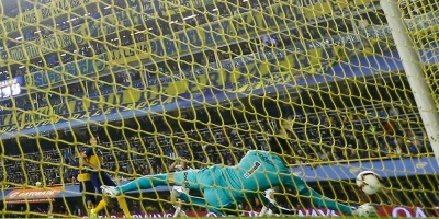 Boca super al Athletico Paranaense y enfrentar a Liga de Quito