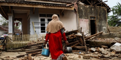 Cuatro muertos y m�s de 1.000 desplazados por terremoto de 6,9 en Indonesia