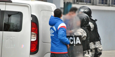 La polic�a realiz� un gran dispositivo en b�squeda de armas y drogas en locaciones pr�ximas al Hip�dromo de Maro�as