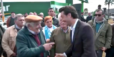 Mujica y Sartori se saludaron jocosamente ante las cmaras: "Te van a pegar, eh? le dijo el expresidente entre risas