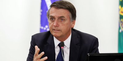 Descontento con Bolsonaro sube en medio de crisis por incendios en Amazonia