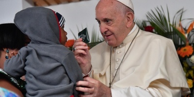 El papa pide a las monjas en Madagascar "que hablen cuando vean algo raro"