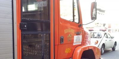 Incendio afecta edificio de apartamentos en Tacuaremb� y 18 de Julio