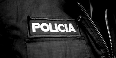 Un funcionario policial fue acusado de haber abusado sexualmente de sus siete hijos