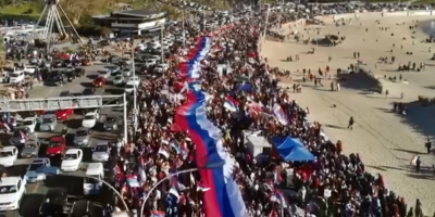 El FA busca aumentar movilizaciones y realiz� "banderolazo" en la rambla