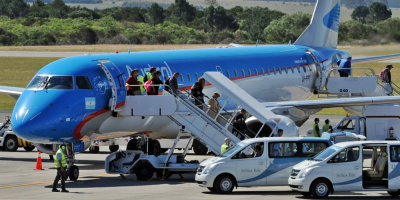Funcionarios de Aerol�neas Argentinas realizan paro en Carrasco y Punta del Este