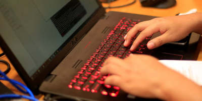 Hong Kong no descarta vetar el acceso a internet para frenar las protestas