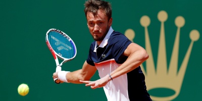 Medvedev se impone a Tsitsipas y llega a la final de Shanghi