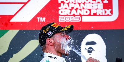 Bottas aprovecha un error de Vettel 
