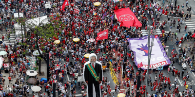 Defensores del ex presidente Lula marcharon en Sao Paulo para pedir su libertad