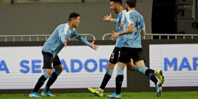 Darwin Nez sella el empate de Uruguay en su debut con la celeste
