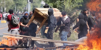 Las protestas sociales encienden al mundo