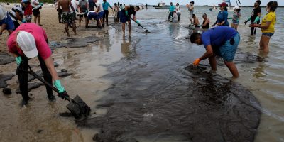 Brasil ha retirado 525 toneladas de residuos de petrleo en unas 200 playas