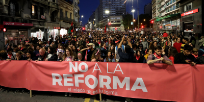 Realizaron multitudinaria marcha de "No a la reforma" contra plebiscito de seguridad