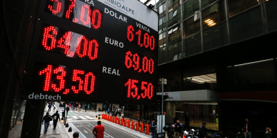 El peso argentino contina devalundose y la Bolsa abre con descenso
