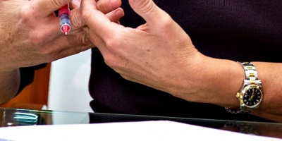 Europa atrasa los relojes una hora para entrar en horario invierno